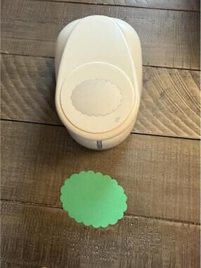 The Paper Studio 3 inch scalloped oval shape punch